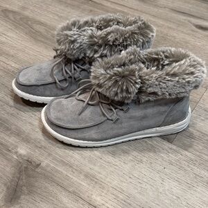 Never Worn Gypsy Jazz Slip On Gray Faux Fur Lined Women's Boots Size 10